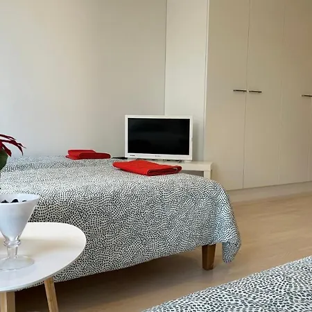 Entire Near Helsinki Airport In Kivistoe Apartment *